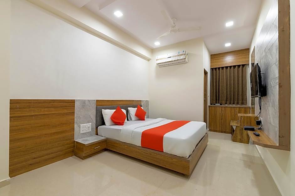Hotel Bhavya by OYO Rooms – Ahmedabad, FL