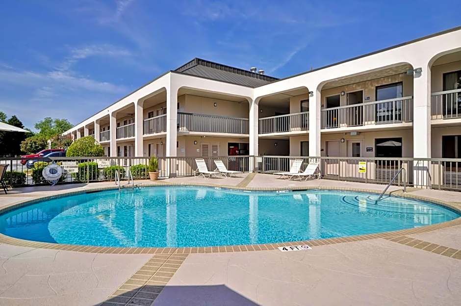 Baymont by Wyndham Fayetteville