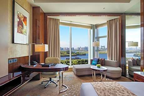 Premier River View King