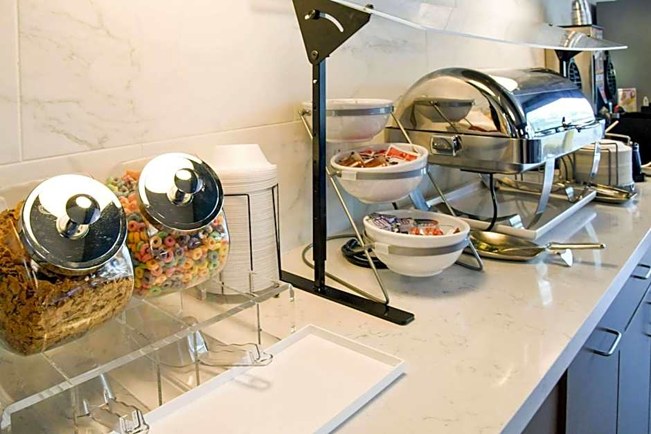 Comfort Inn & Suites NW Milwaukee