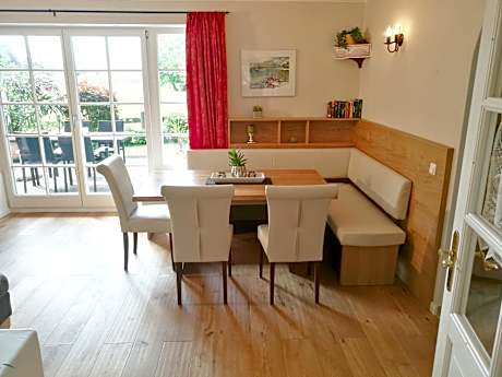 Two-Bedroom Apartment with Lake View - Wolfgangsee 4