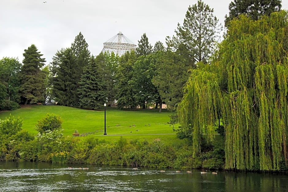 Oxford Suites Spokane