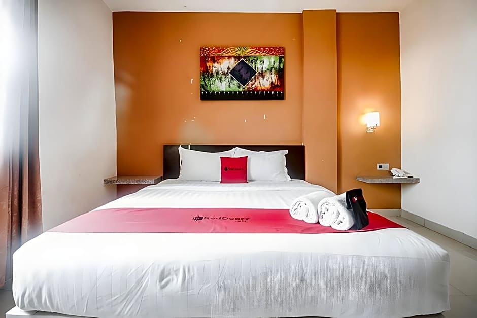 RedDoorz Plus near Universitas Negeri Makassar