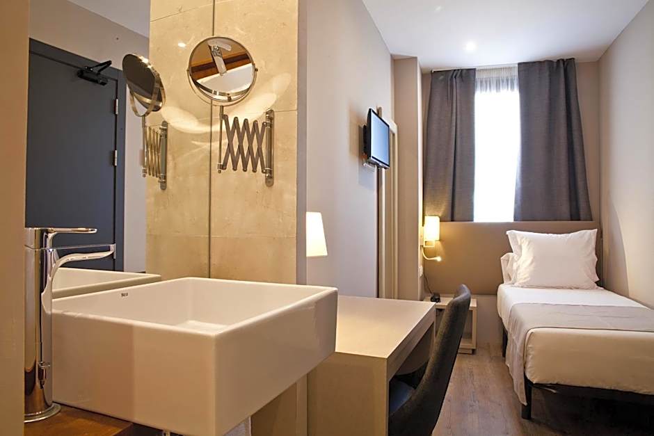 May Ramblas Hotel
