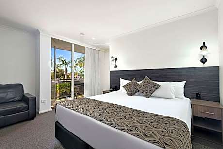 King Studio Apartment