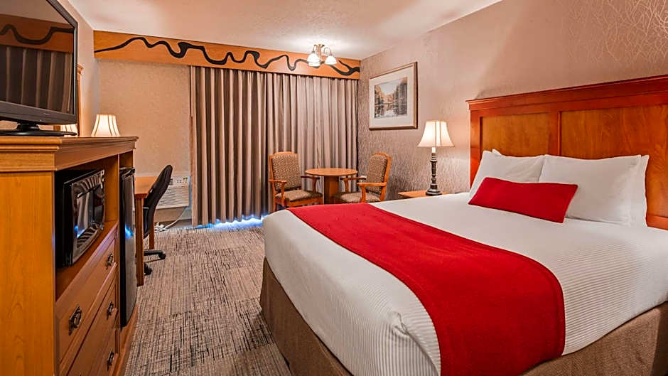 Best Western Plus Rivershore Hotel