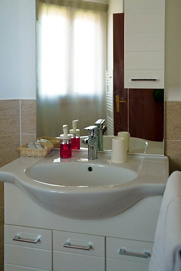 La Dolce Vita - B&B con Piscina Regalbuto - Lago Pozzillo