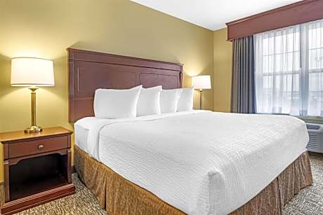 King Suite with Whirlpool - Non-Smoking