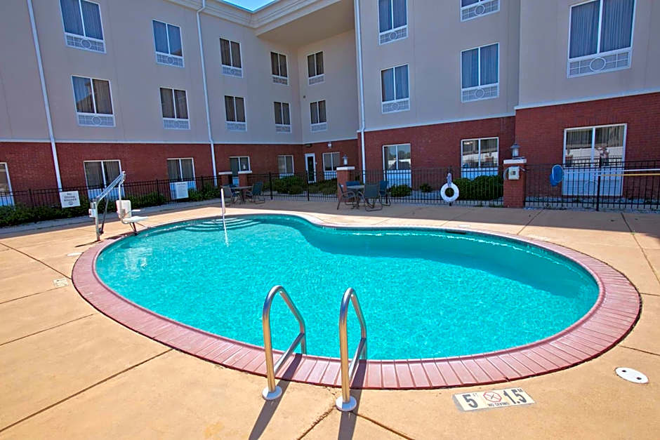 Holiday Inn Express Hotel And Suites Brookhaven By IHG