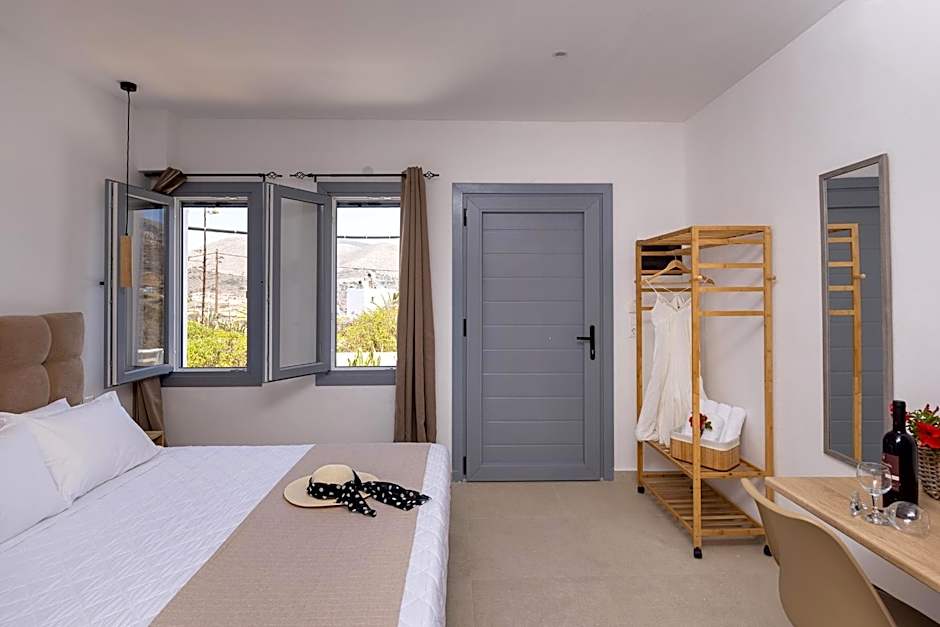 Chrysonisos Suites with Sunset & Seaviews near Kini