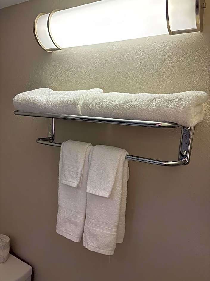 Days Inn by Wyndham West Branch Iowa City Area