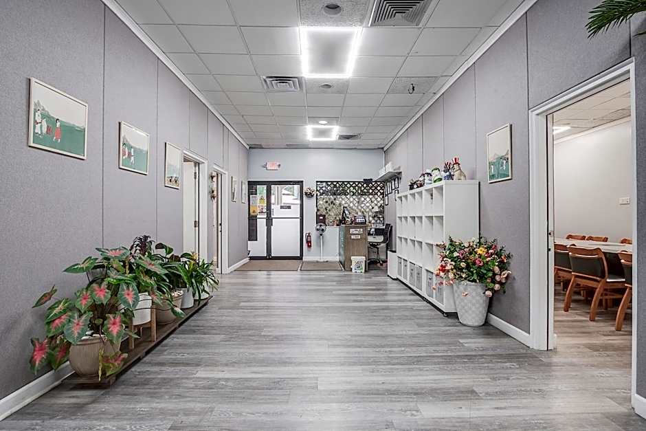 Cottonwood Suites Savannah Hotel & Conference Center