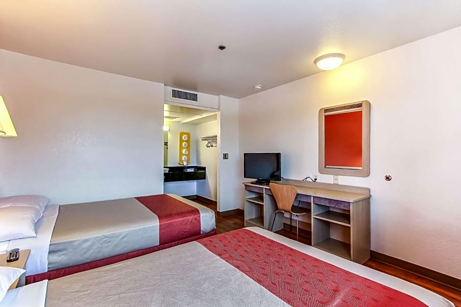 Motel 6-Salinas, CA - South - Monterey Area