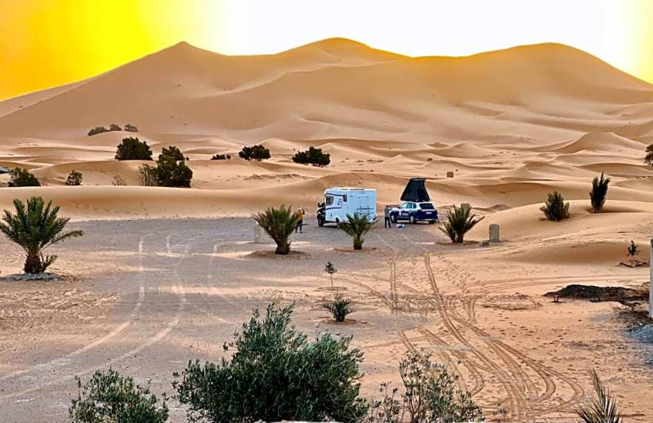 Hotel Camping Les Roses Des Dunes & Piscine