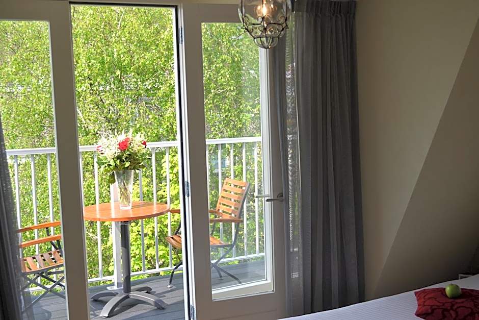 Photo 1 of 13 of 2 Beds, Jetted Tub, Garden View, Balcony