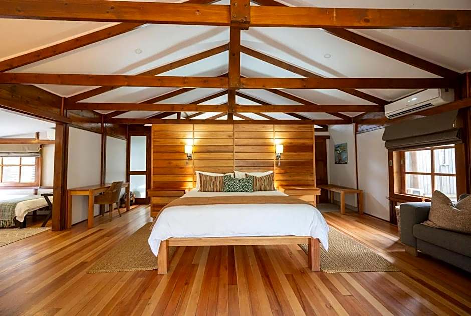 Makakatana Bay Lodge