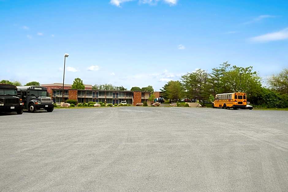 Days Inn by Wyndham Frederick