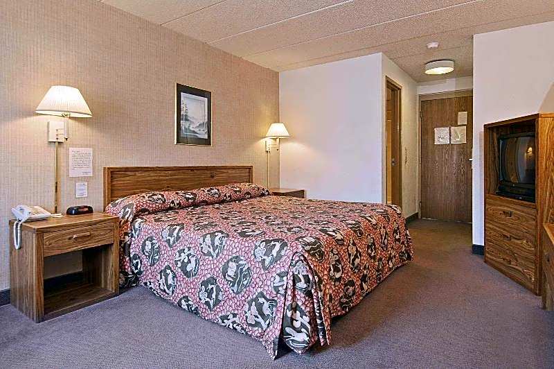 BridgePointe Inn & Suites
