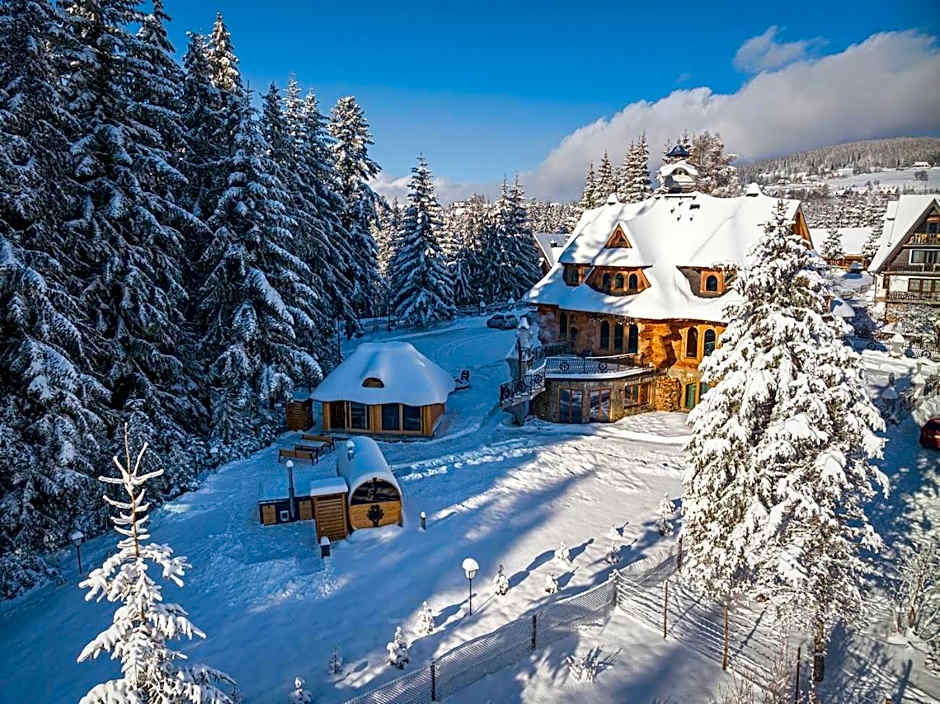 Rich Witch Villa&SPA