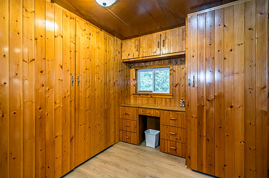 Cozy Pet Friendly Getaway W Fireplace