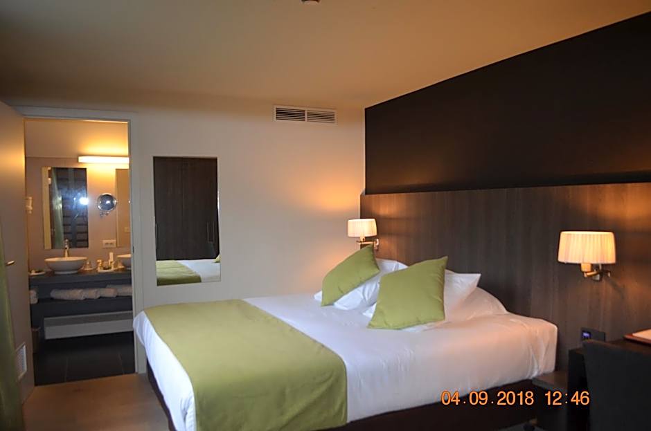 Cleythil Hotel