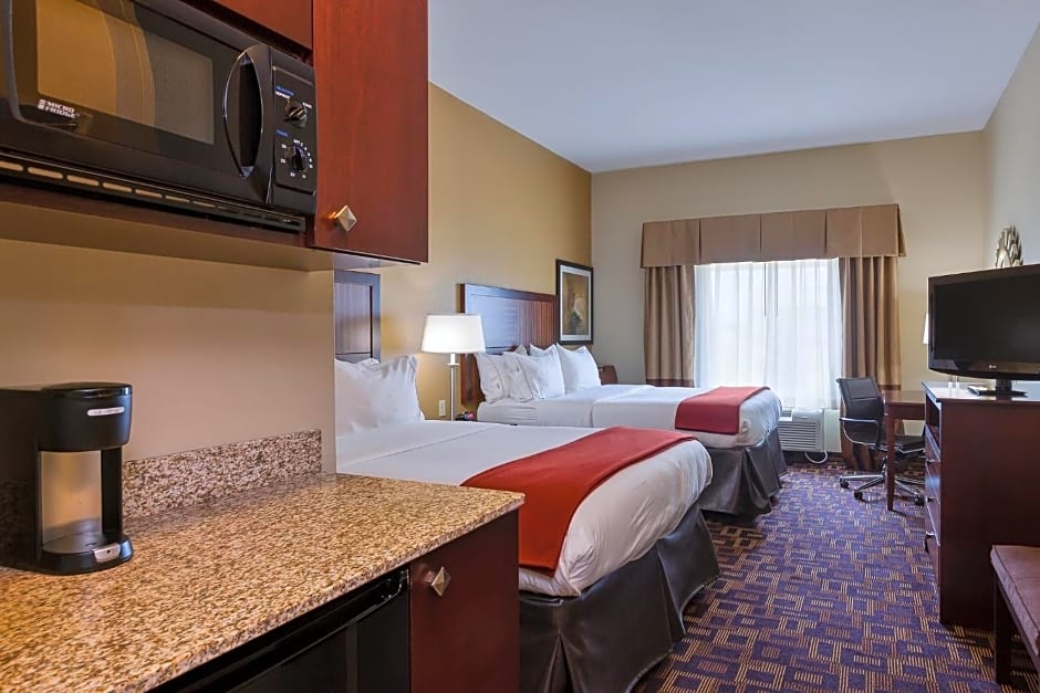 Holiday Inn Express Hotel & Suites Salina