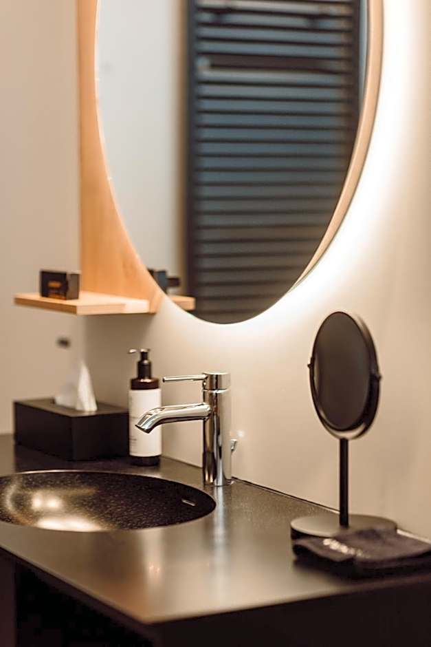 JoAnn suites & apart