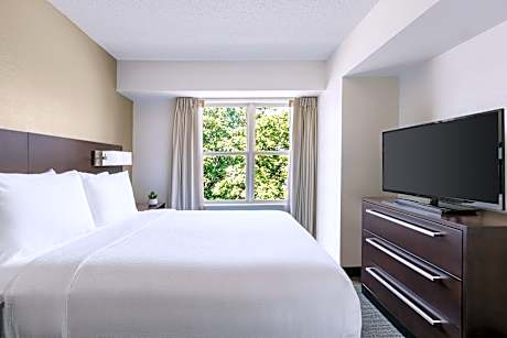 Studio, 1 Queen Bed with Sofa bed (Mobility Accessible, Tub) (1 Queen Bed and 1 Double Sofa Bed)