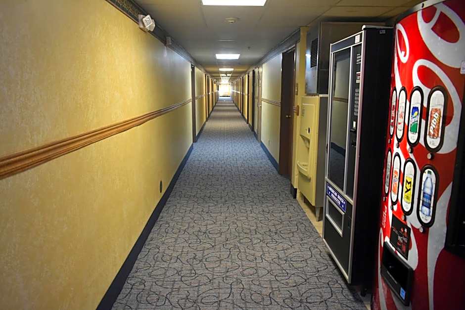 Super 8 by Wyndham Carthage