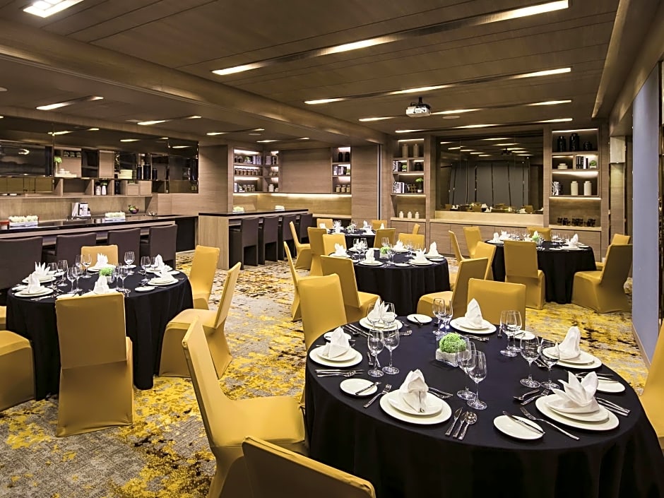 Solitaire Bangkok Sukhumvit 11