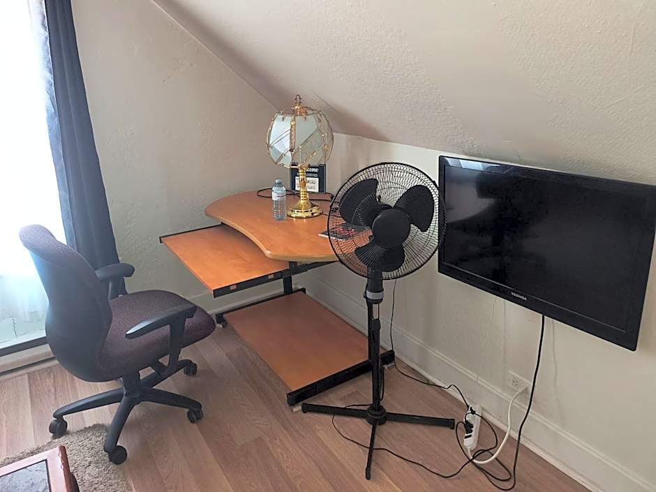 Cozy downtown one bedroom free parking