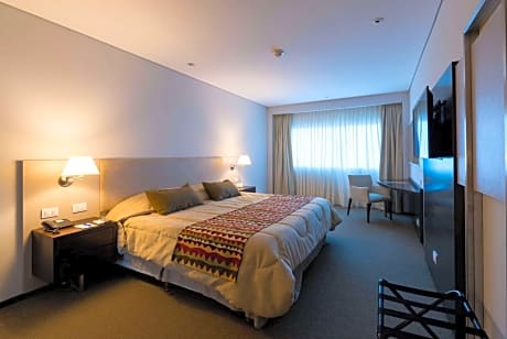 1 King Bed Mobility Mobility Accessible Room Non-Smoking