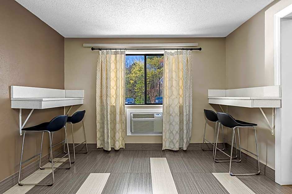 Super 8 by Wyndham Homewood Birmingham Area