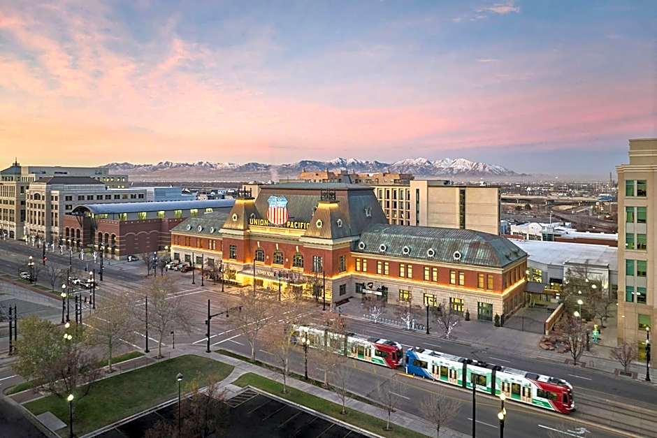 Asher Adams, Autograph Collection