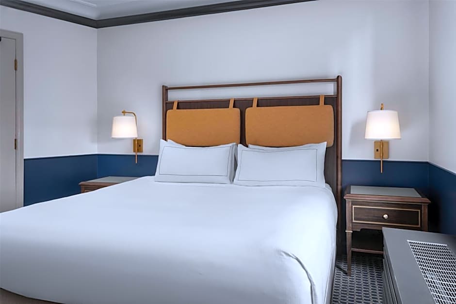 Hilton Orrington / Evanston