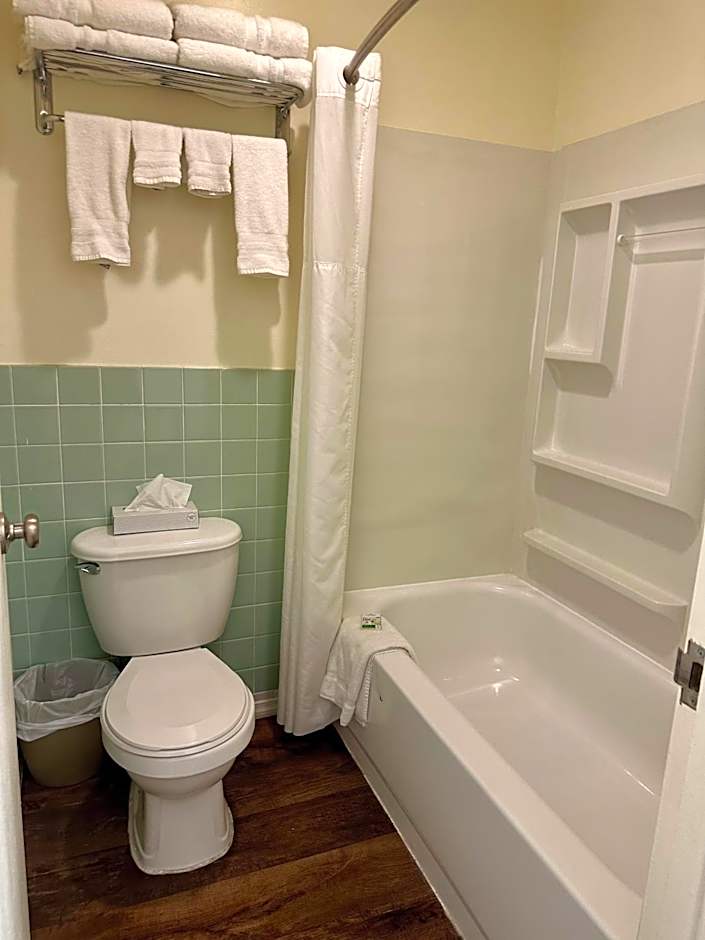 Americas Best Value Inn Wall