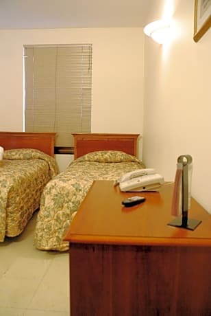 Standard Twin Room with Shared Bathroom