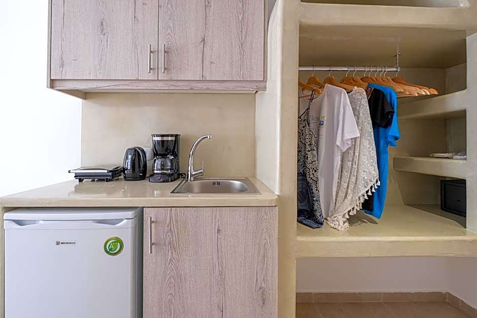 Cyclops Beach Apartments