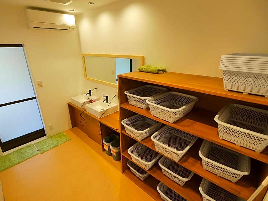 J-Hoppers Lake Biwa Guesthouse
