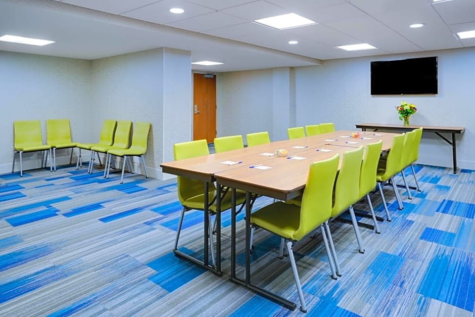 Holiday Inn Express & Suites Ft. Washington - Philadelphia By IHG