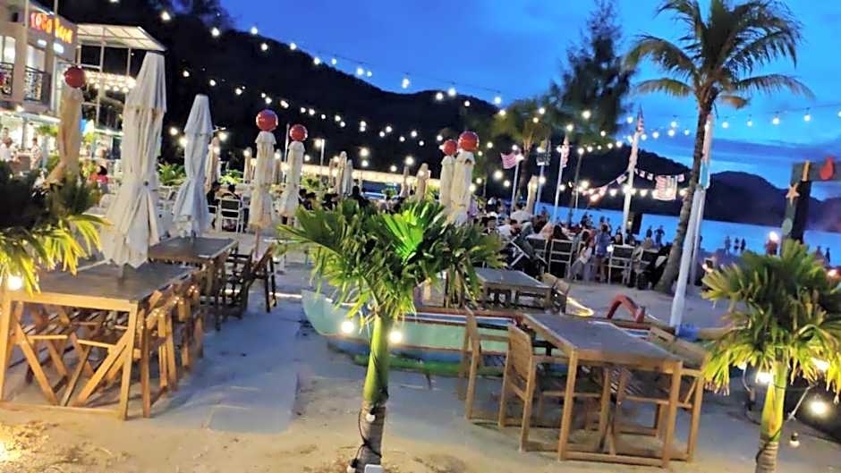 By The Sea Partial Seaview n Mountain View 383