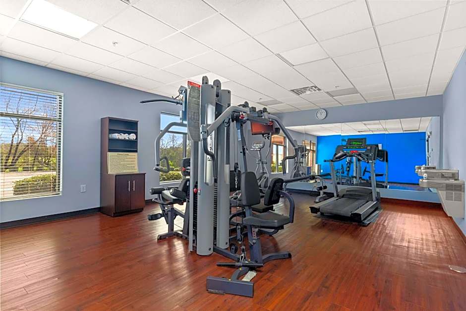 Portland Inn & Suites