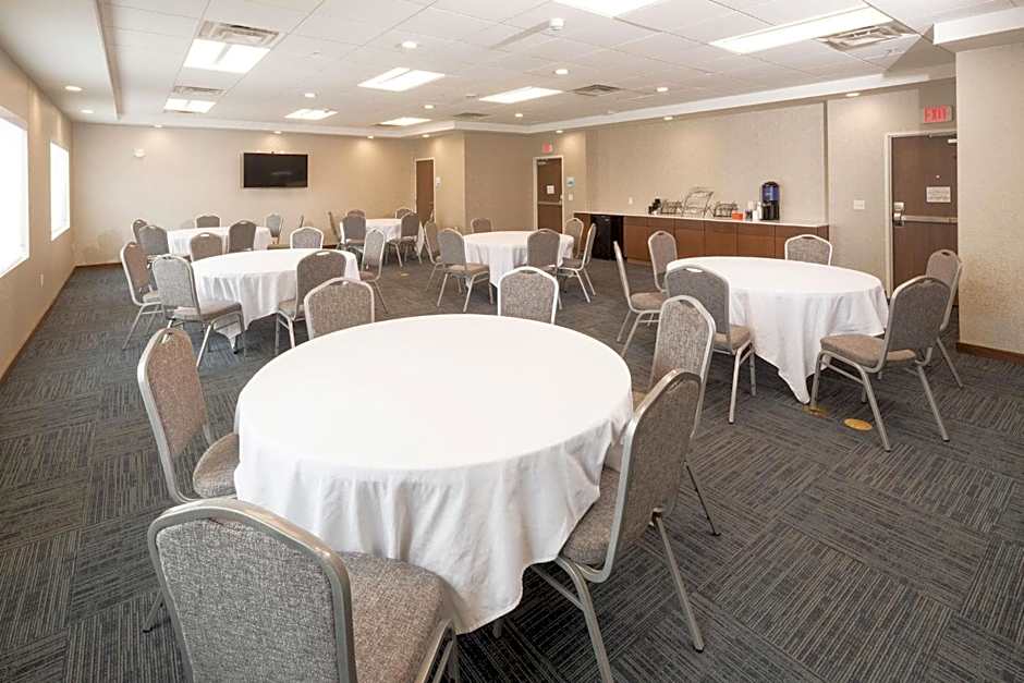 Holiday Inn Express and Suites Kalamazoo West By IHG