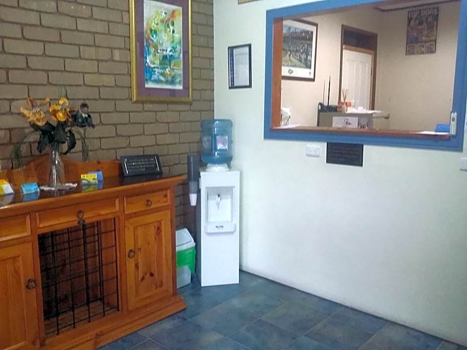 SHEPPARTON MOTOR INN Tudor House Motel