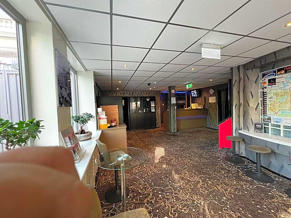 Budget Trianon Hotel