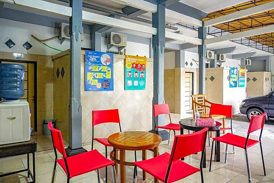 RedDoorz near Penimbangan Beach Singaraja