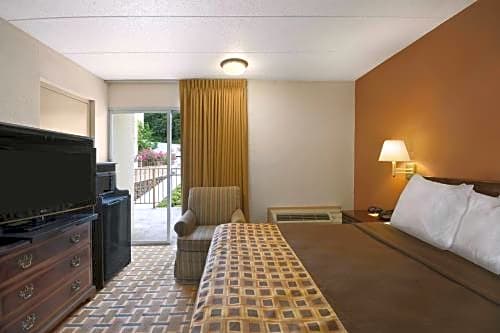 Days Inn by Wyndham Birmingham AL