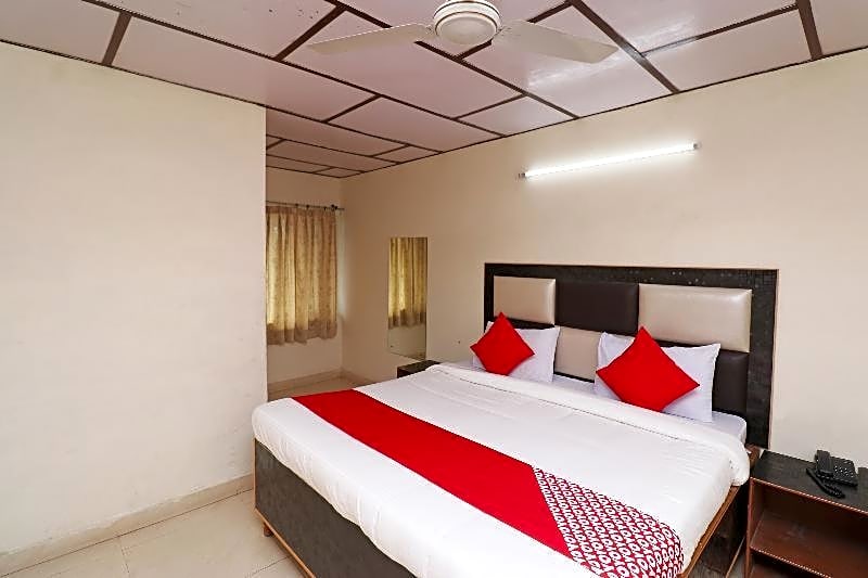 OYO 24525 Hotel Country Lodge