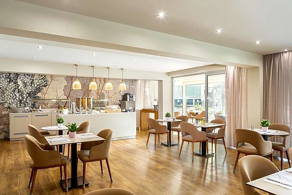 Almond Business Hotel