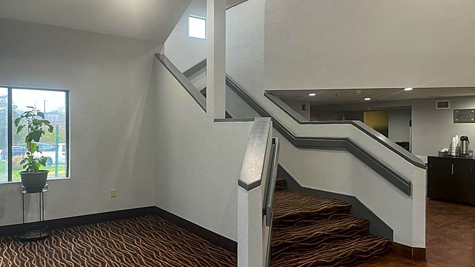 Studio 6 Suites Knoxville ,TN - Downtown